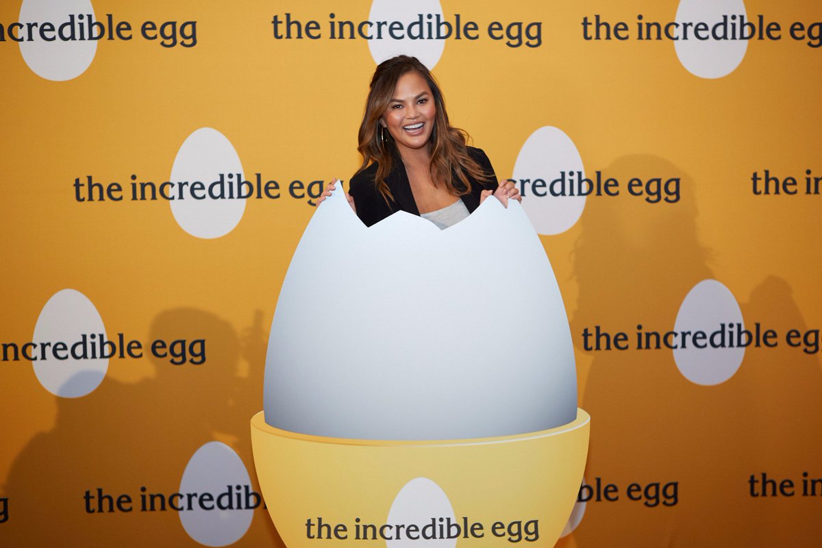 IncredibleEggs's tweet photo. Ever see such a glamorous egg?! We’re living for how incredible @ChrissyTeigen looks in this one-of-a-kind egg shell from our Incredible Egg room at #cravingsfest 😂 Miss her cookbook launch party? Watch our Cravings Fest Instagram highlight to see more: https://t.co/qnrRKOaMom https://t.co/njgAtFt6j6