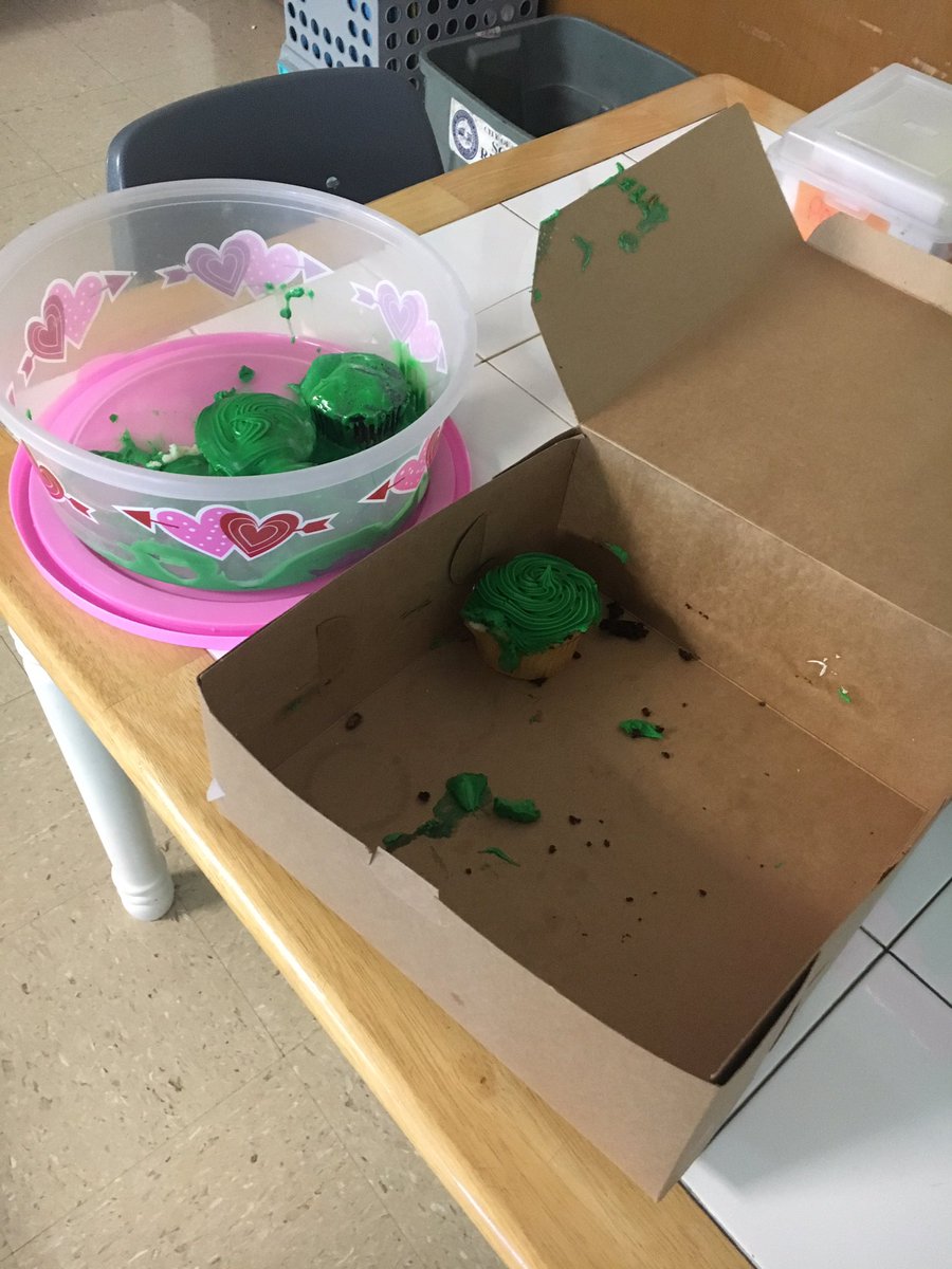 msrich207's tweet photo. All the cupcakes are gone and weβve got some sugared-up Reading Wizards. #afterschoolbookclub #weread #iheart186 #ReadingWizards https://t.co/aBR5ZZWSZC