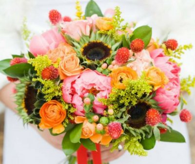 PeonyKennicott's tweet photo. Be thankful for Chilean Peonies arriving Mid-November! Lots of different varieties and colors! #Peony #peonydesign #thanksgivingdecor https://t.co/BYIdyDHZmF