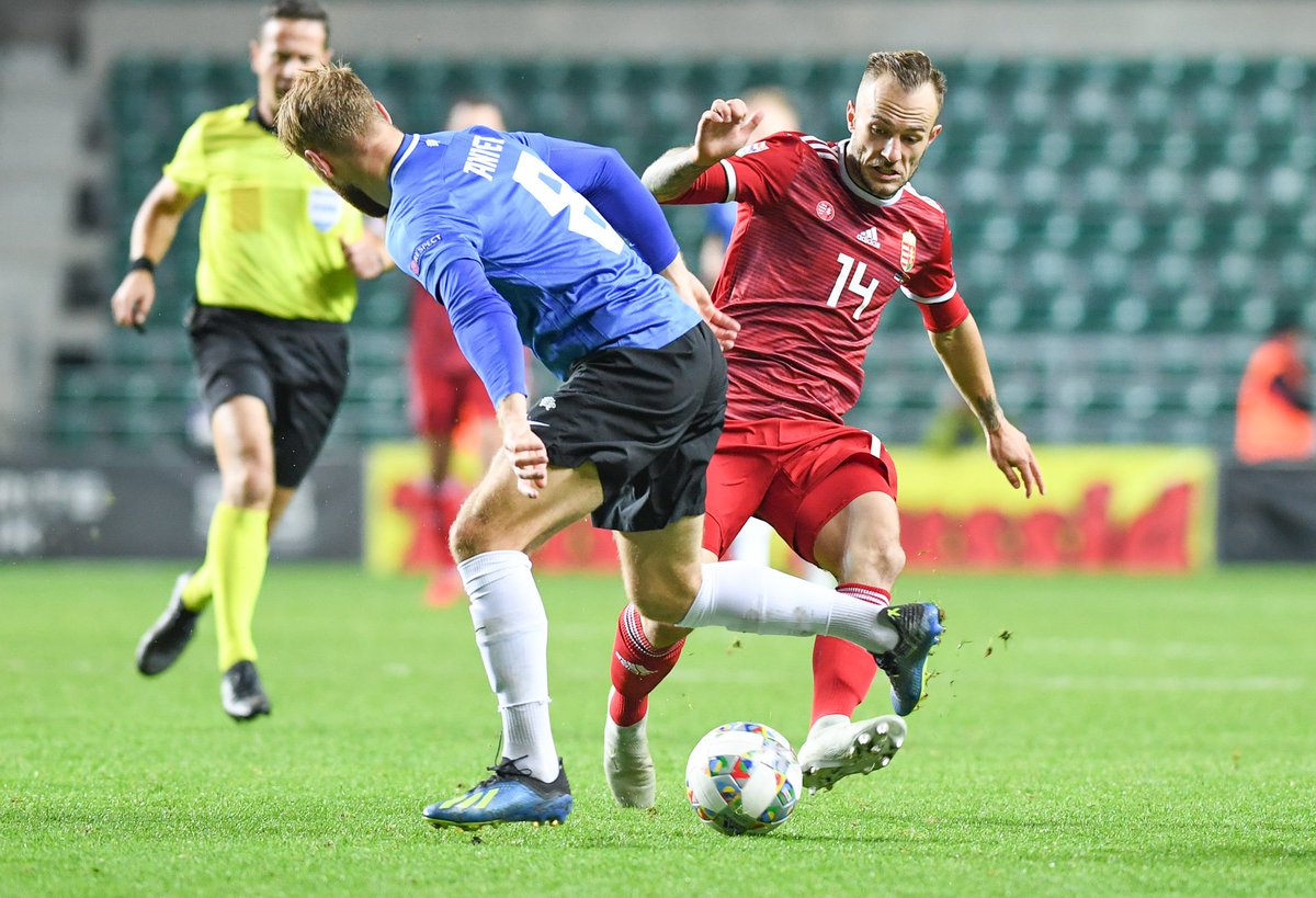 MLSZhivatalos's tweet image. 🇪🇪3-3🇭🇺
Döntetlen lett a vége Észtországban. Gólszerzőink: Nagy Dominik (24') és Szalai Ádám (54', 81')
(A párhuzamos mérkőzésen Finnország otthon tartotta a három pontot, 2-0-ra legyőzte Görögországot.)
#magyarok #csakegyutt #ESTHUN @eestijalgpall @UEFAEURO