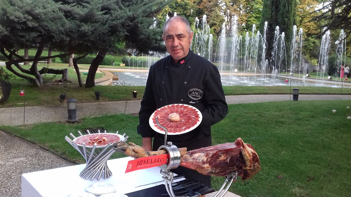CORTADOR_JAMON's tweet photo. #jamoneando #jamonjoselito #eventosmuseodeltraje https://t.co/mjgPKNMSIe