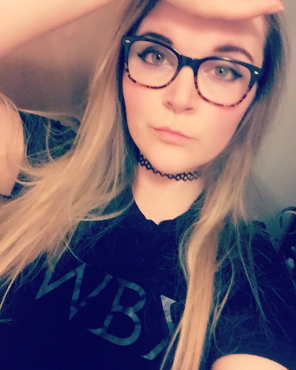 ailsarocks's tweet photo. Urgh... after a long day, thereβs nothing more chill than catching up on vids. Happy #RTCommunityDay everyone β€οΈ have a good one! #ailsarocks #rtisfashionable #roosterteeth #rwby #rtmerch #rtcommunity https://t.co/G8kqEjdyn1