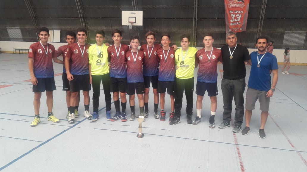 HandballMendoza's tweet photo. #CopaAndina 😎
#cadete #masculino
#CopaOro
Y el 3er puesto de la #CopaOro es para la #AMeBal 🏆
Felicitaciones a los chicos 👏👏👏👏 https://t.co/yGKjOnZWJw