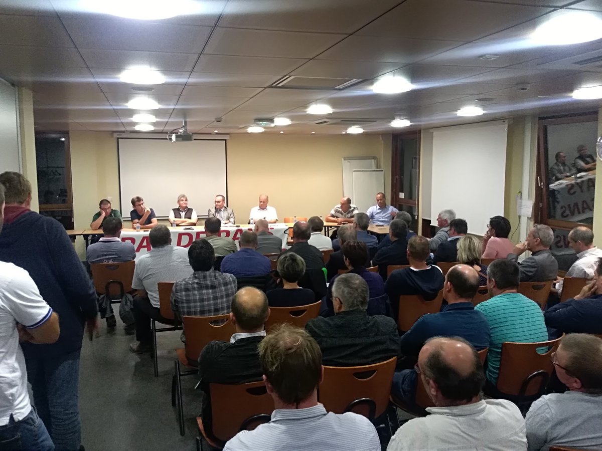 Stop attaques antiviande Inadmissibles dans un État de Droit, de tout un pan de l'activité socio-économique de nos territoires ruraux. Représentants des filières agro-alimentaires réunis alertent <a href="/gouvernementFR/">Gouvernement</a> et <a href="/EmmanuelMacron/">Emmanuel Macron</a>. @FDSEA_69 <a href="/FDSEA_71/">FDSEA Saône-et-Loire</a> <a href="/Ja42Jaloire/">Ja_Loire</a> <a href="/Prefecture42/">Préfète de la Loire</a>