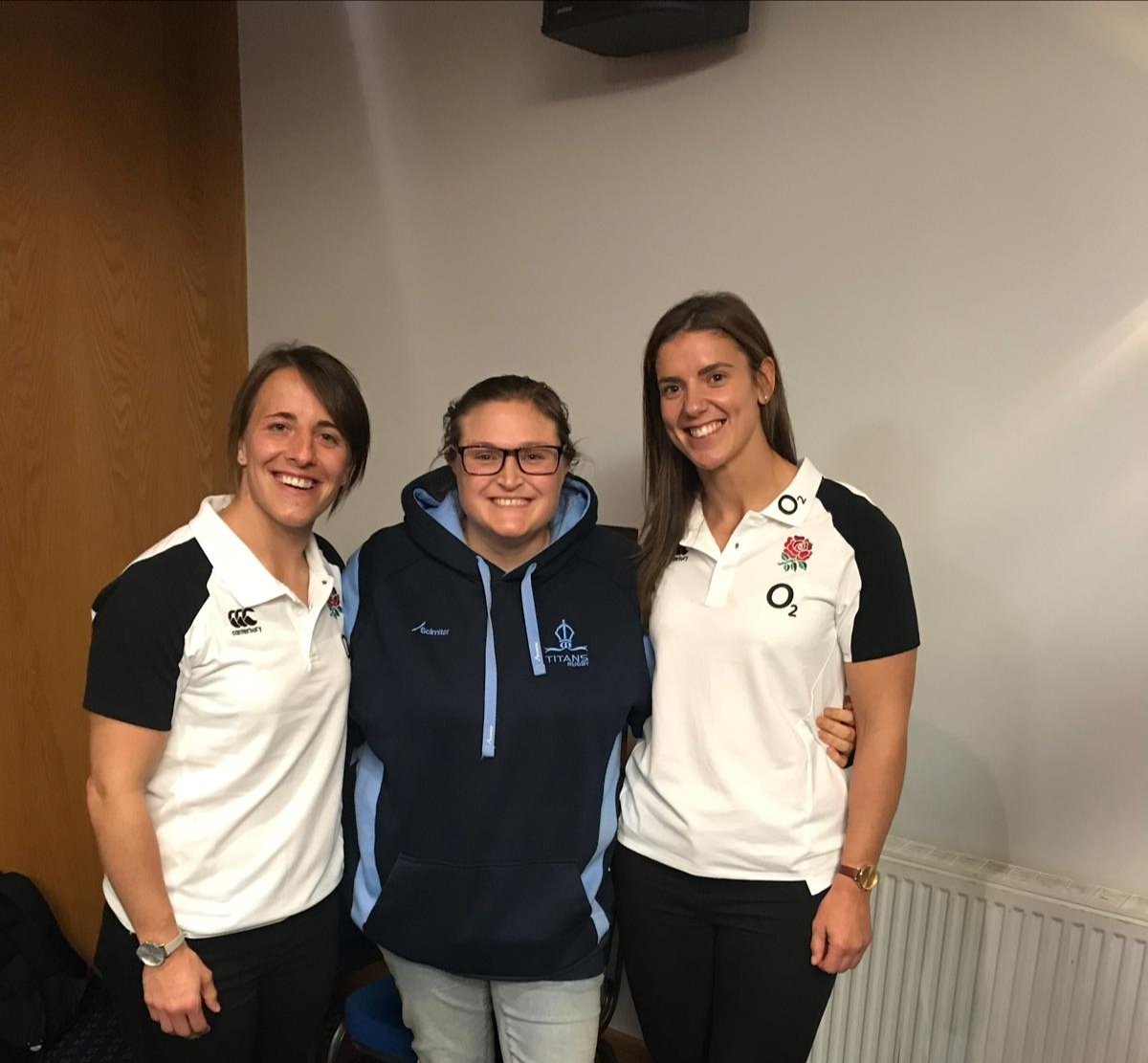 rothladiesrfu's tweet photo. Just a regular Monday night with @katymc10  &amp; @sarah_hunter8 at @DoncasterKnight talking about the upcoming #RedRoses match on 18th November #ShowUp #SendHerVictorious #ENGVSCAN https://t.co/km2RuBLDZ3 follow the link to get your tickets https://t.co/tQVWnyfrli