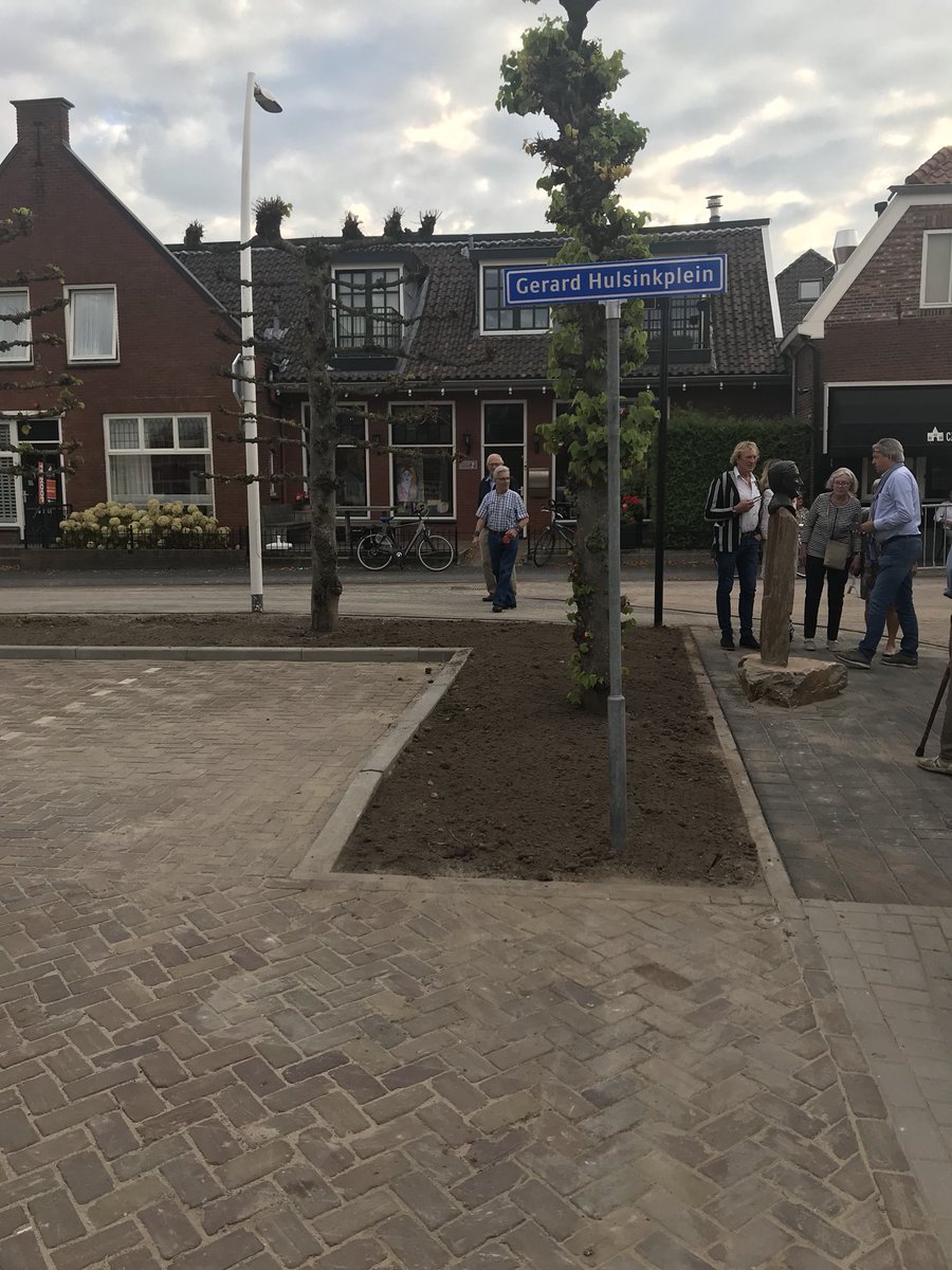 AlfonsSteggink's tweet photo. Prachtige afsluiting van renovatie Denekamperstraat in Ootmarsum @DinkellandInfo met de opening van het Gerard Hulsink plein . Met terechte waardering en complimenten voor uitvoerder @LansinkBVgww https://t.co/TPjaHvz2Dj