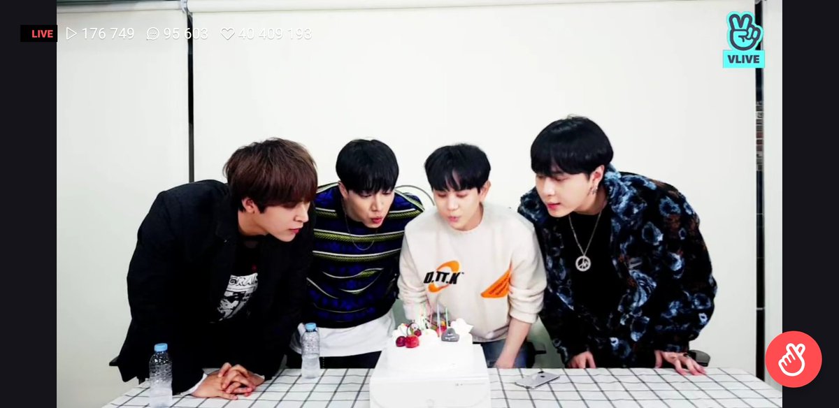 HighlightFR's tweet image. [INFO/181015] Highlight will release a digital single on October 29th and will hold 2 concerts in Seoul on November 24th and 25th! That's a super nice gift for their 9th anniversary ❤

#Highlight #하이라이트 #하이라이트_9주년 #양요섭 #용준형 #이기광 #손동운