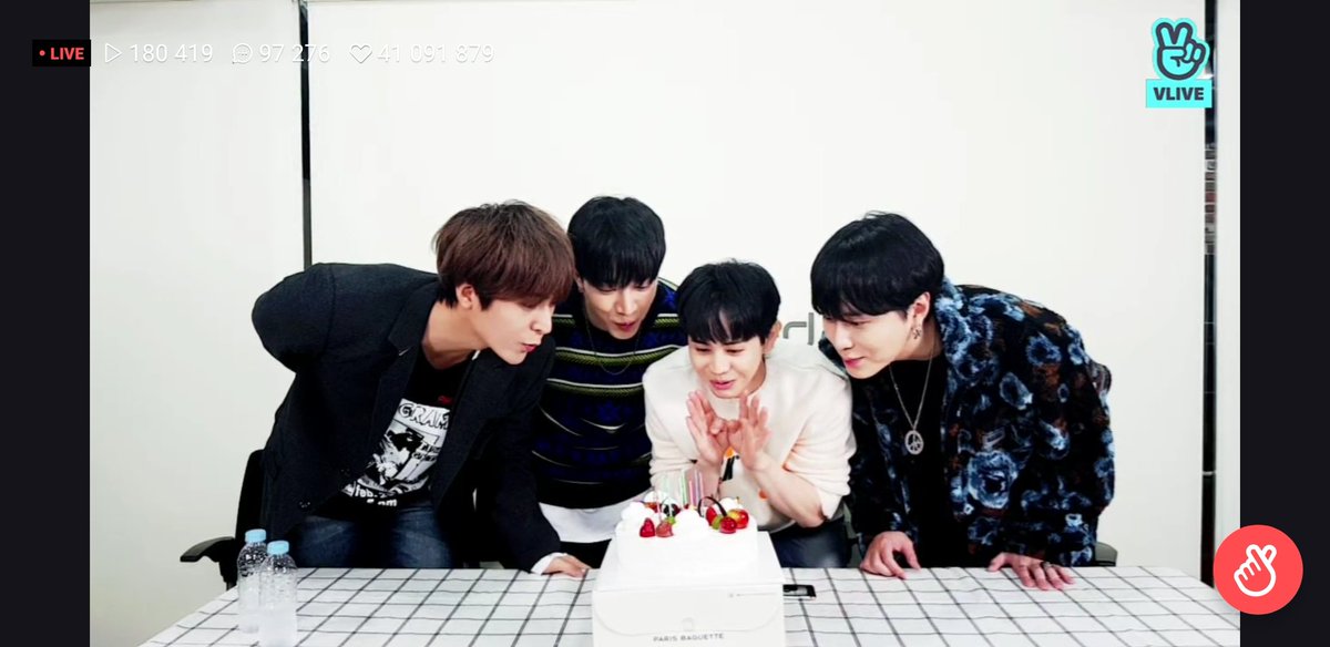 HighlightFR's tweet image. [INFO/181015] Highlight will release a digital single on October 29th and will hold 2 concerts in Seoul on November 24th and 25th! That's a super nice gift for their 9th anniversary ❤

#Highlight #하이라이트 #하이라이트_9주년 #양요섭 #용준형 #이기광 #손동운