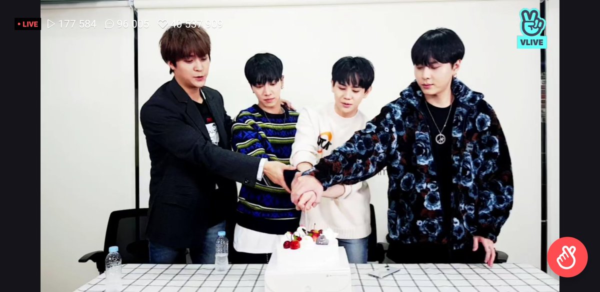 HighlightFR's tweet image. [INFO/181015] Highlight will release a digital single on October 29th and will hold 2 concerts in Seoul on November 24th and 25th! That's a super nice gift for their 9th anniversary ❤

#Highlight #하이라이트 #하이라이트_9주년 #양요섭 #용준형 #이기광 #손동운