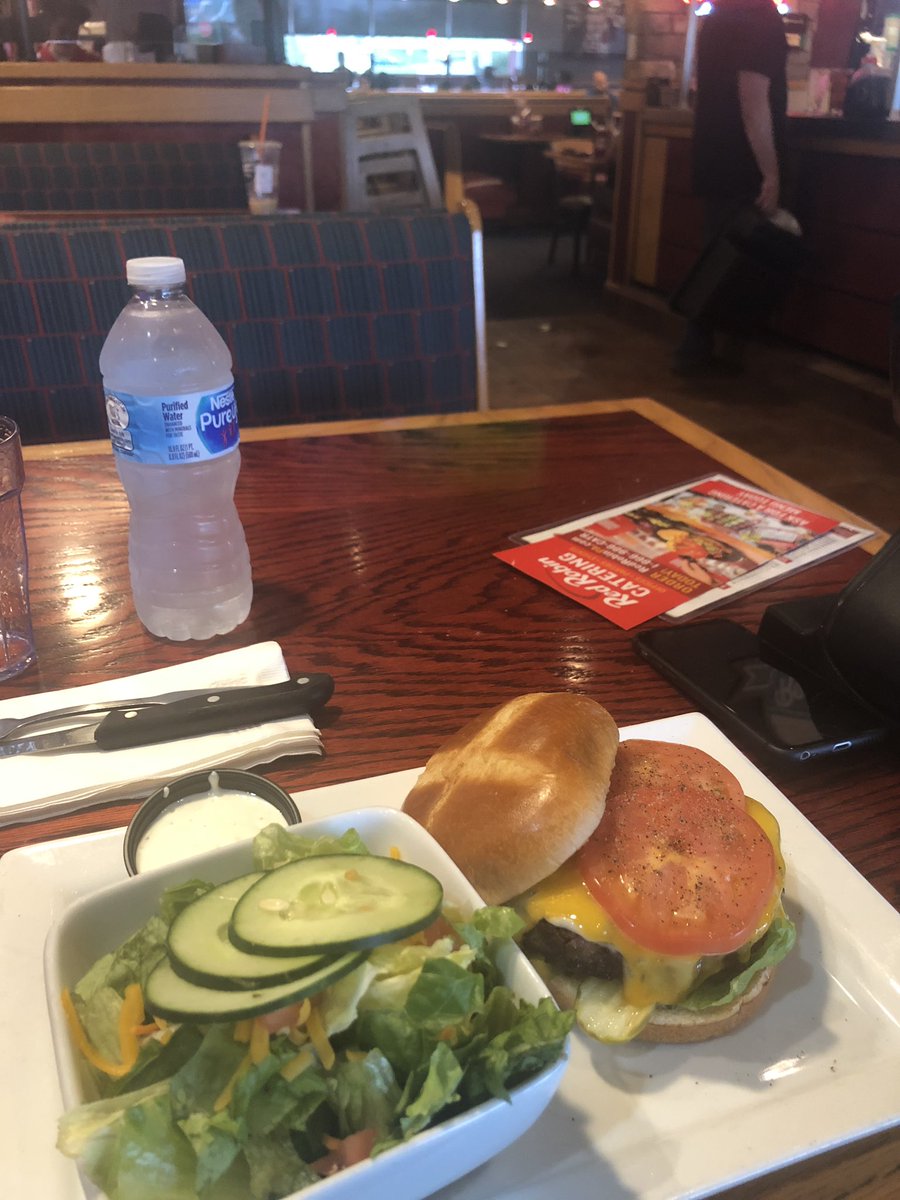 LauraPlvrg's tweet photo. Where in the world is Laura Palermo? #MasterBurger #LVRGFunAF @HRATYOURSERVICE https://t.co/588w5BmzsM