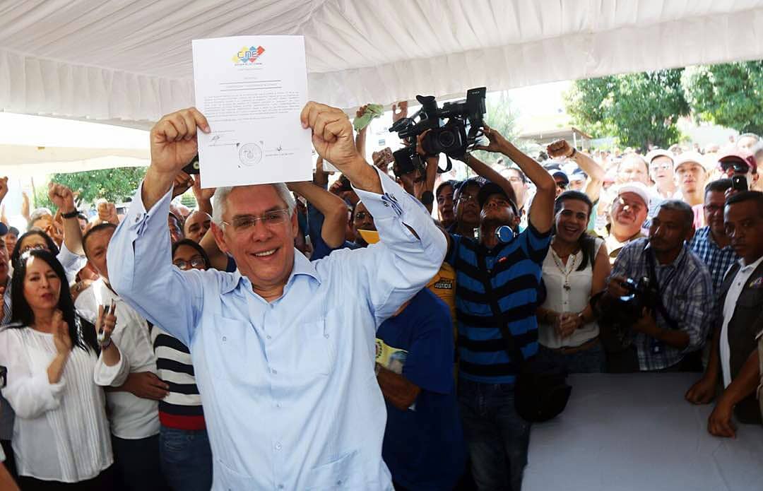 BarretoSira's tweet photo. Hoy exactamente hace un año fui electo por la mayoría de los anzoatiguenses como Gobernador del estado. 

Desde el primer día de gobierno ha sido un camino lleno de obstáculos de todo tipo, pero juntos los hemos superado con mucho esfuerzo y sacrificio. 

¡Gracias #Anzoátegui! https://t.co/rz7lBG7mpS