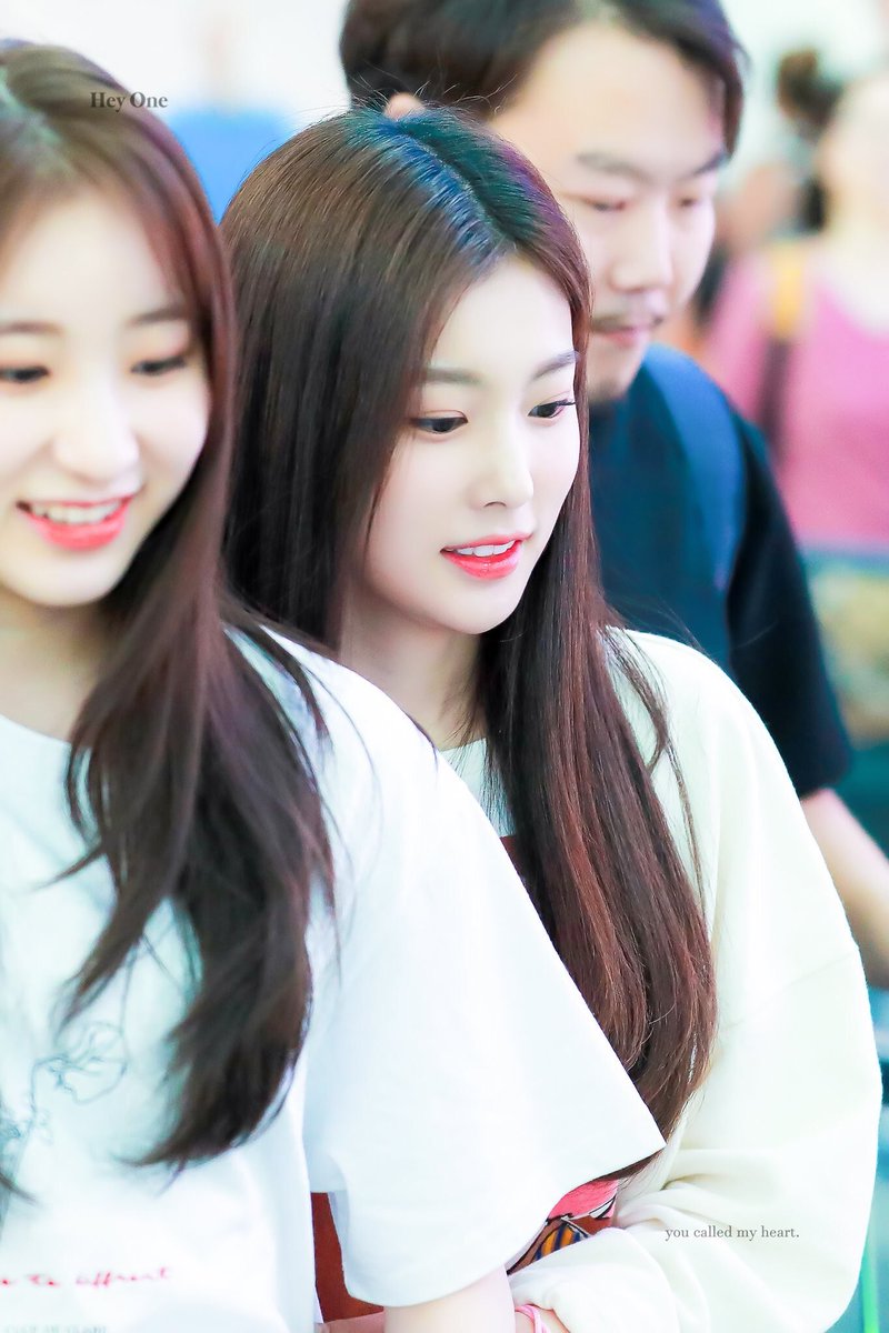 lqkanghyewon's tweet photo. 180904 ♡ hey one
— #강혜원 #아이즈원 ･:*:･ﾟ☆ https://t.co/rWDKYqg1wi