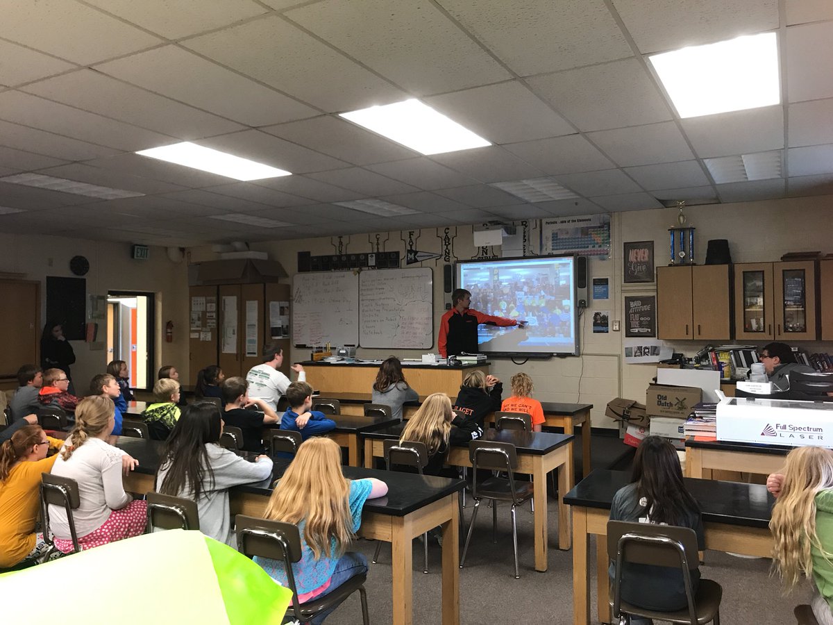 KilldeerRobotic's tweet photo. 5th Graders learning about @BESTRobotics!!! They loved every second ❤️ #newrecruits #BESTRobotics #thanks2BESTRobotics  #BESTRobotics2018 #BESTRobotics25years #bisonbest https://t.co/r6peasSvIY