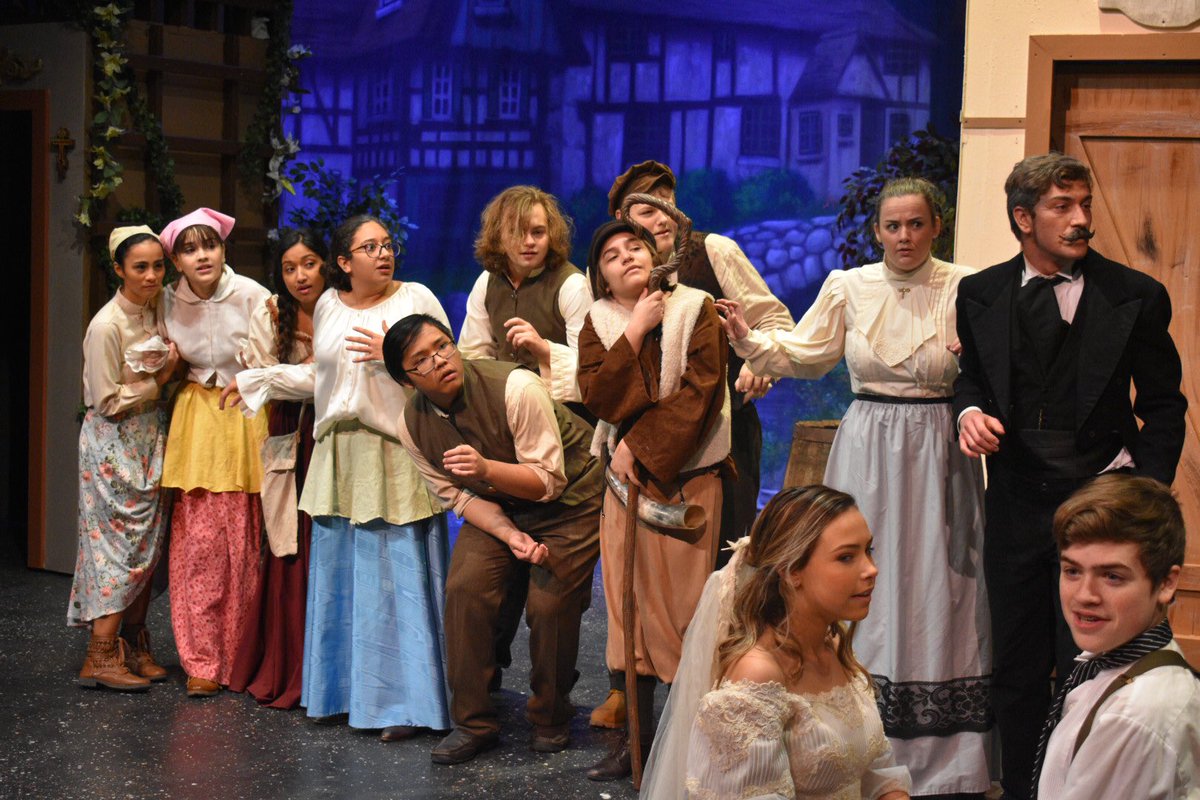 CollinsDrama's tweet photo. FOOLS IS OPENING THIS WEEK! Thursday, October 18! Click the Link below to purchase tickets! #comeseefools #kcdfools
https://t.co/R72FQafM54 https://t.co/w7myLxIuRY