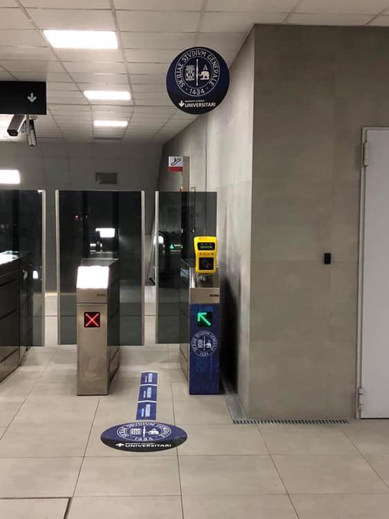 radiozammu's tweet photo. Sei uno studente @unict_it? A partire da oggi puoi usufruire del trasporto urbano di #FCE e #AMT gratuitamente! Sintonizzati domani alle 14 per scoprire come accedere al servizio: in onda lo Speciale #Mobilità! https://t.co/v3aPl9sC89