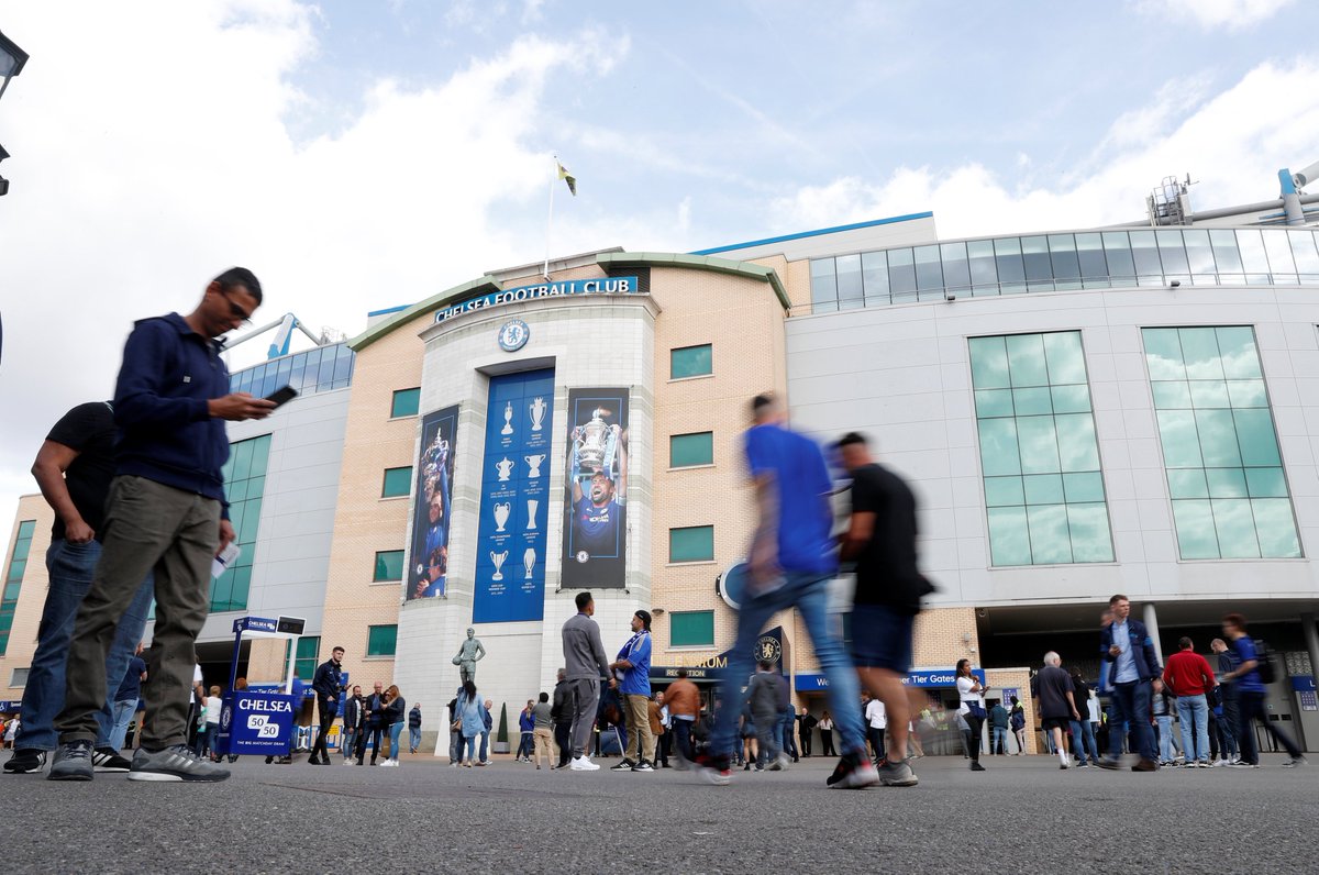 Huge game between <a href="/ChelseaFC/">Chelsea FC</a> and <a href="/ManUtd/">Manchester United</a> this Saturday, and we’re giving you the chance to win 2 tickets to it! RT &amp; Follow to be in with a chance of winning! #CFC T&amp;Cs: bit.ly/2M0gtF9