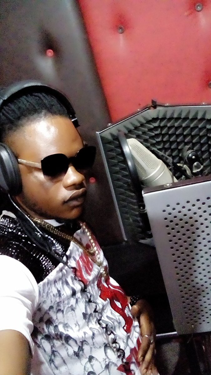 chrisdon4music's tweet photo. Recording my new song 
working out something Different 
#shaba Wait on this pals @WorldWideChels @yemialadee @Hypactive @Blaze915FM @unizik941fm @949Lumenradio @solid1009 @EvablazingEnt @Rockfm947 @Goldfm86 @soeazy3 @iam_Davido @DjVirouz @Iam_ushbaby @unilagfm_1031 @Djshub_NG https://t.co/goFtBmAvPn