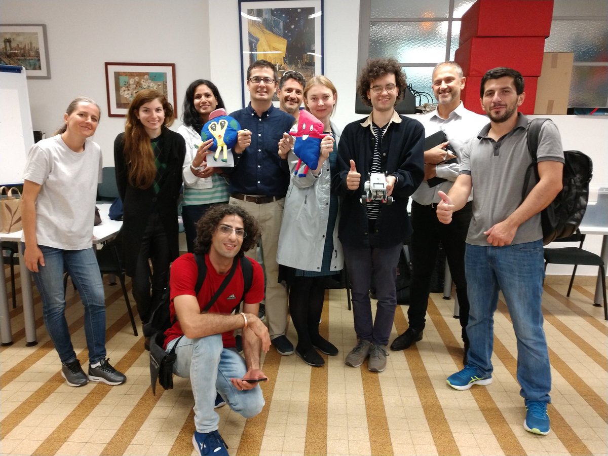 JrgSanabria's tweet image. À l @ecolehyvert #Nice06 avec @dbelhassein @margaridaromero @creasmartedtech @JabaJoly pour connaître les projets en programmation créative et #penseeinformatique #5c21 @fabline06 @uca_education @ESPE_Nice