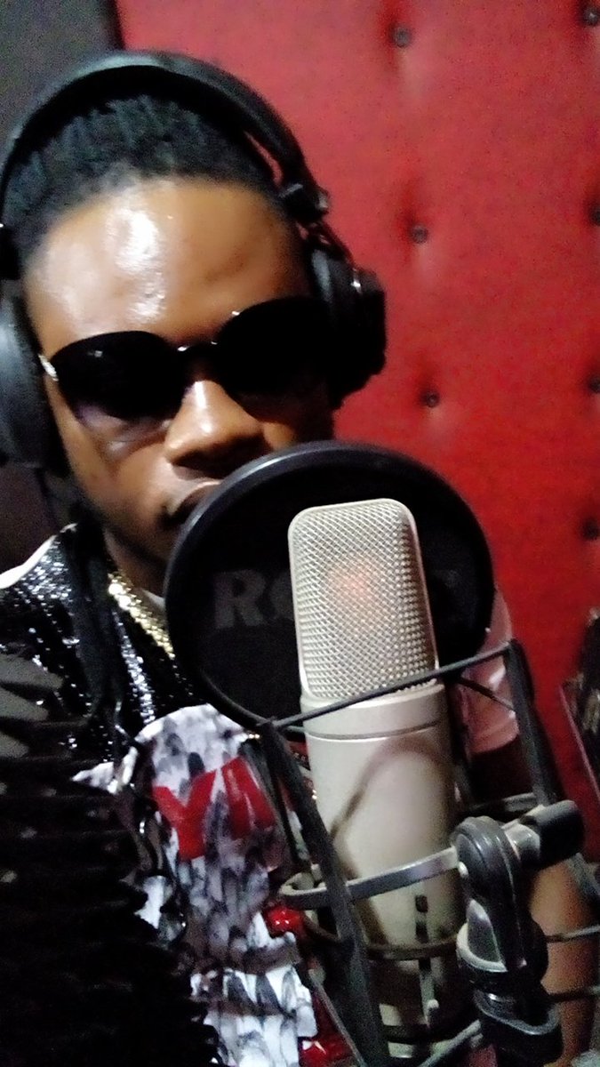 chrisdon4music's tweet photo. Recording my new song 
working out something Different 
#shaba Wait on this pals @WorldWideChels @yemialadee @Hypactive @Blaze915FM @unizik941fm @949Lumenradio @solid1009 @EvablazingEnt @Rockfm947 @Goldfm86 @soeazy3 @iam_Davido @DjVirouz @Iam_ushbaby @unilagfm_1031 @Djshub_NG https://t.co/goFtBmAvPn