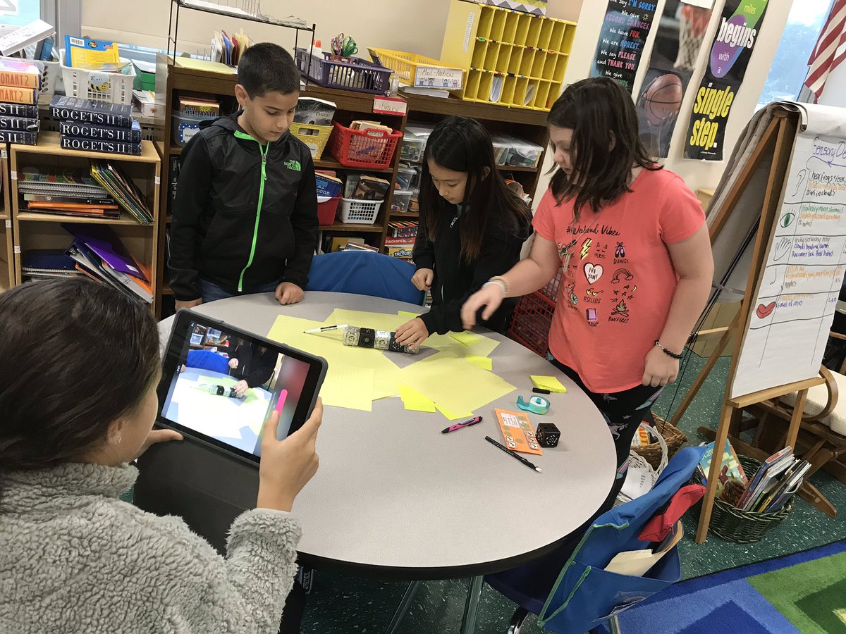 BevilacquaNB's tweet image. Mrs. Kerning’s class using the app, Clips to record their Cubelet robots! #modularrobotics #cubelets #clips