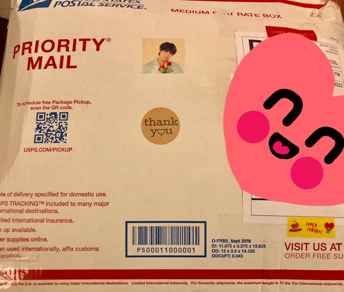 fandomnessia's tweet photo. Thank you thank you thank you!!! The items arrived in great condition. Perfect time for the hoody since it got cold where I live. Mil Gracias 😭😭😭#SolarFB @soIarity https://t.co/yUfrFInpXL