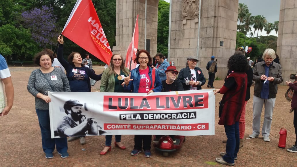 tocomLucia's tweet photo. Vamos firmes na luta em defesa da democracia! Defendemos a política feita para reduzir as desigualdades sociais, lutamos por Haddad presidente e Lula livre! https://t.co/JmINaYUENW
