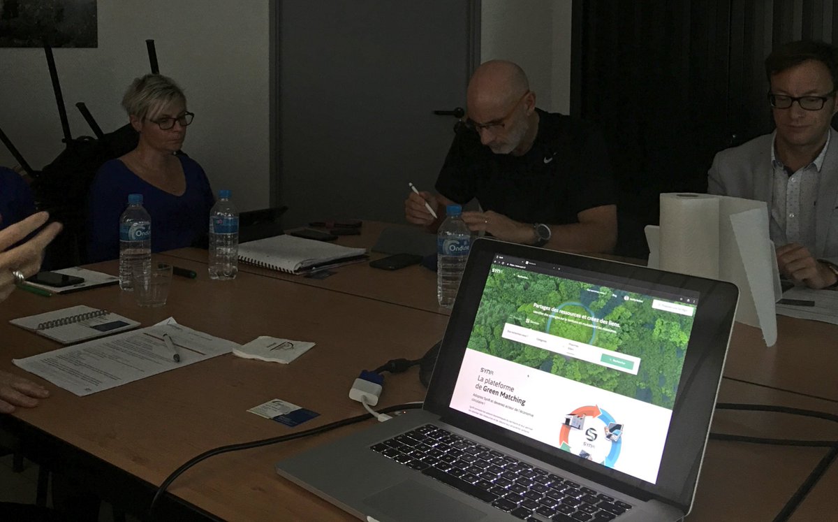 ELerendu's tweet image. L’équipe @synr76 (coup de coeur du hackathon #siliconvalasse) nous présente l’avancement de leur outil #économiecirculaire pour proposer aux entreprises de valoriser leurs #ressources matériels et immatériels 
#synergie #déchet #eco