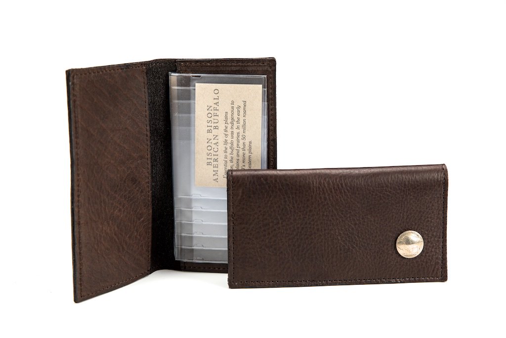 BuffaloBillfold's tweet photo. We're now offering this handmade Buffalo checkbook cover with Buffalo Nickel in black leather!
https://t.co/ba6D5QfNxl
#buffalocheckbookcover #leathercheckbookcover #checkbookcover #handmade #handcrafted #buffalo #bison #madeinusa #madeinamerica #americanmade #leathergoods https://t.co/wMO77BbKnL