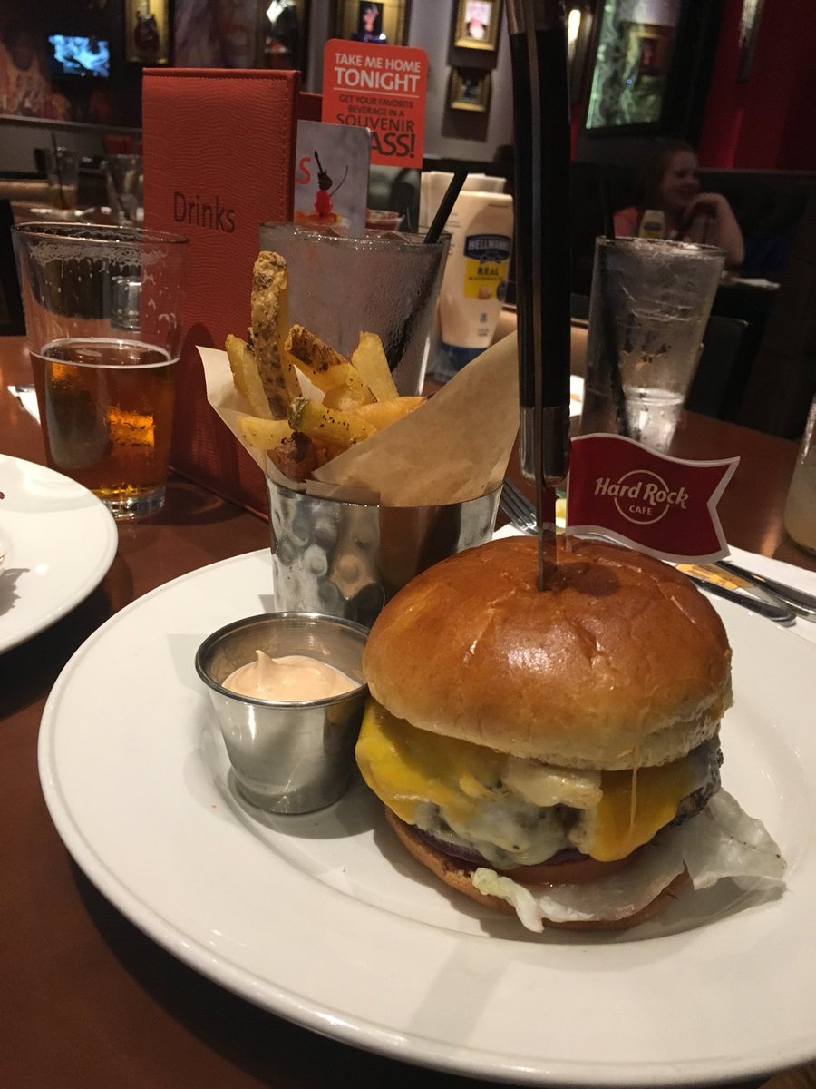 C0LLQUEEN's tweet photo. Can’t wait to sink my teeth into Baltimore’s #locallegendary with housemade crab dip! @HardRock https://t.co/AWa7aqm8u2