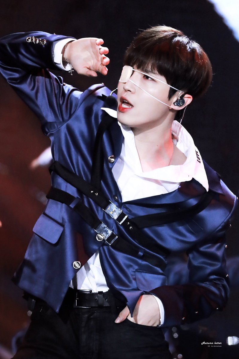 AutumnLetter527's tweet photo. 181014 비비큐 슈퍼콘서트🔥🔥🔥🔥
#김재환 #재환 #JAEHWAN #워너원 https://t.co/4d11WiN4hr