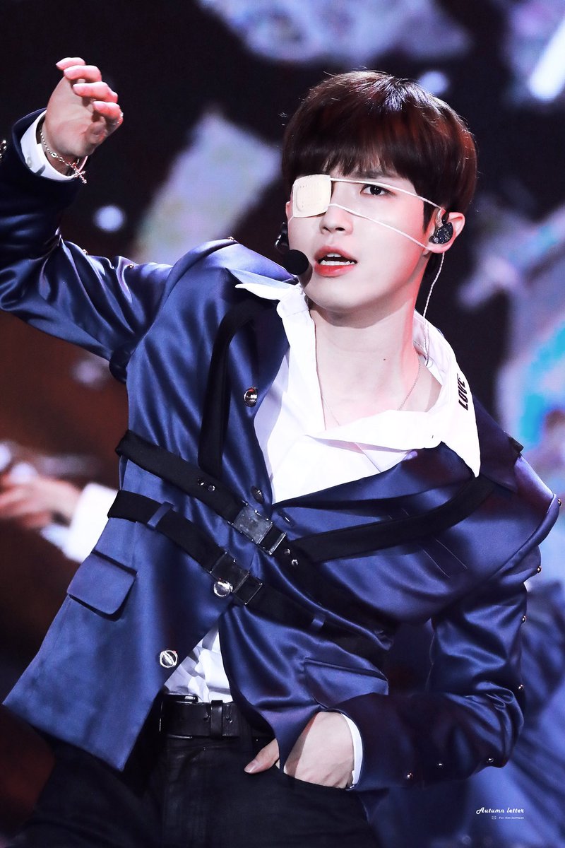 AutumnLetter527's tweet photo. 181014 비비큐 슈퍼콘서트🔥🔥🔥🔥
#김재환 #재환 #JAEHWAN #워너원 https://t.co/4d11WiN4hr