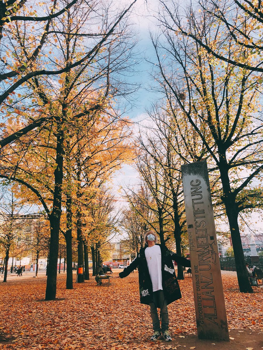 방탄소년단 (@BTS_twt) on Twitter photo 15/10/2018 17:03:51 내일봐요 Berlin ???????????? 내일봐요 Berlin ????????????