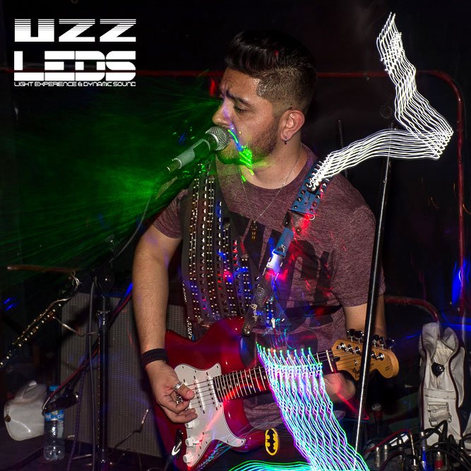 ledsrockband's tweet image. ¡#LEDSRockers estamos de fiesta! Es el cumpleaños de #Uzz 👨‍🎤🎇
Guitarrista, vocalista, compositor y fundador, es también el "ideólogo" de nuestros accesorios de leds.
¡Pasen a felicitarlo! 🤗
#LEDSROCKBAND #Cumpleañero #Rockstar #Fender #lightpainting #LEDS #FelizLunes #indierock