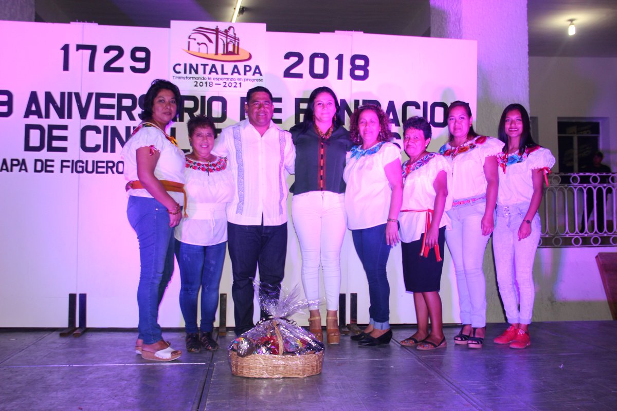 cintalapa2018's tweet photo. Este 14 de octubre del presente año, en coordinación con CECUM, conmemoramos los 289 años de fundación de nuestro hermoso Valle de Cintalapa.
Con un evento lleno de cultura, folklore y tradiciones, donde el público en general fue nuestro principal invitado a disfrutar de alegría https://t.co/Pn6ytHxCqg