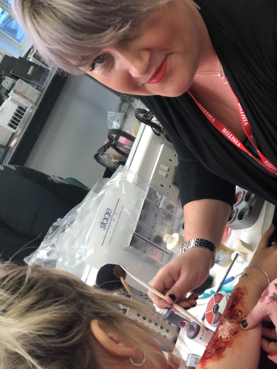 makeupbygemma1's tweet photo. Loved working at @mistairuk HQ today teaching a special effects/Halloween Masterclass 👻😈🎃
🌟 Next stop Kent for training 👊🏻

#masterclass #makeupartist #mistair #halloween #creative #sfxmakeup 🌟
 @ Birmingham, United Kingdom https://t.co/iVyNKOxlxS