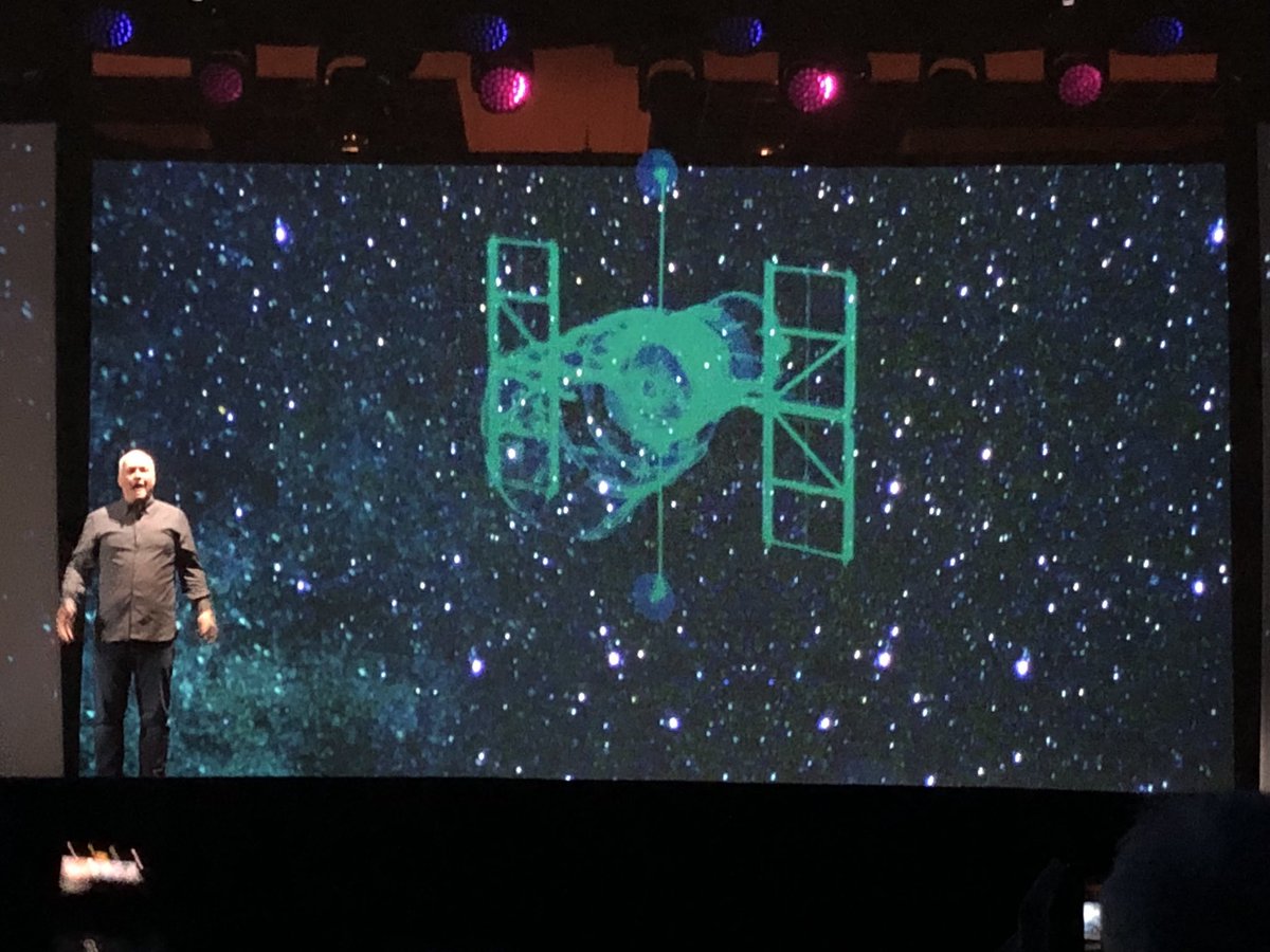 WhfAllen's tweet photo. #TAU18 The story of Data goes like this: the Hubble space telescope with the front screen and the sky effect is amazing，I like this step，So cool @ratzesberger @Teradata https://t.co/mAKEKmQYGX