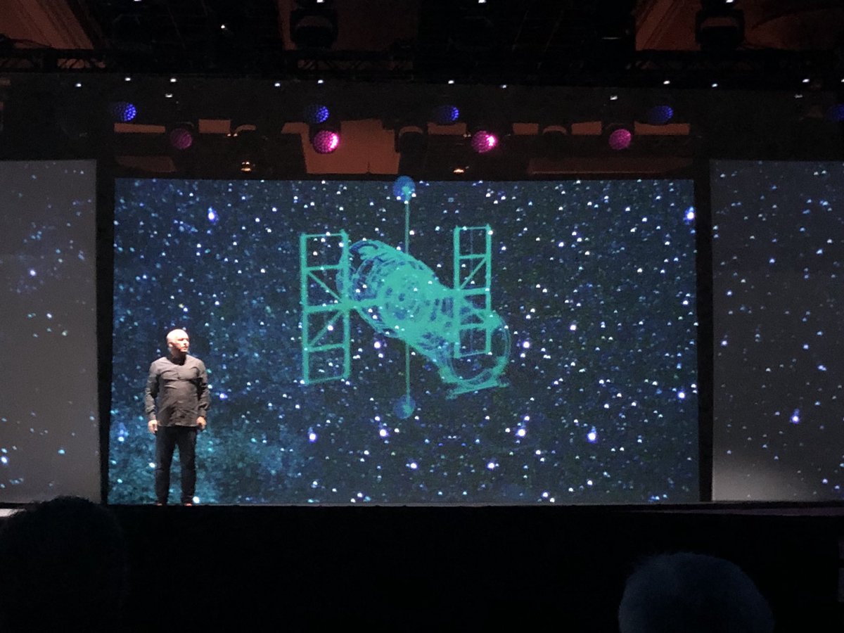 WhfAllen's tweet photo. #TAU18 The story of Data goes like this: the Hubble space telescope with the front screen and the sky effect is amazing，I like this step，So cool @ratzesberger @Teradata https://t.co/mAKEKmQYGX