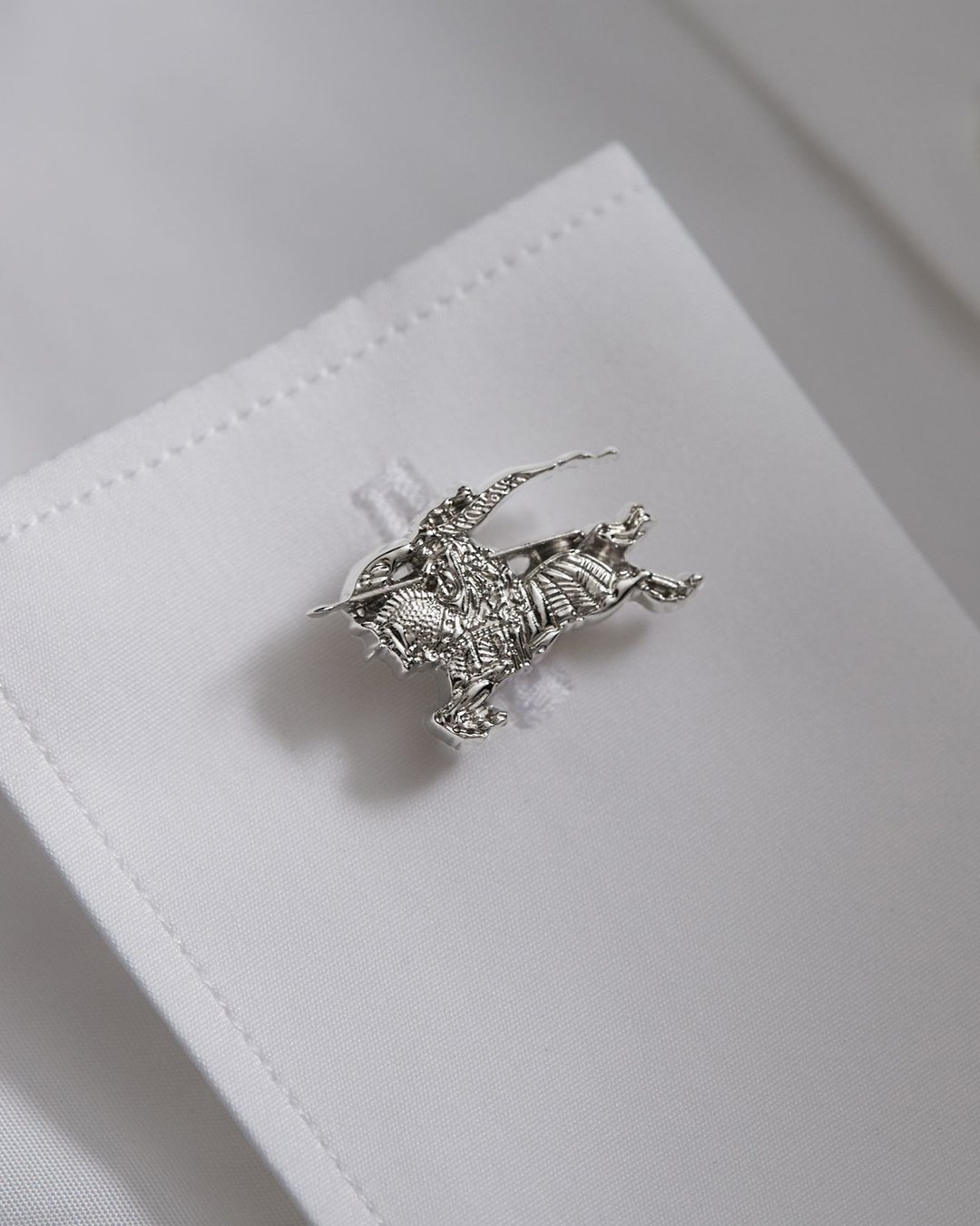 Burberry knight cufflinks new arrivals