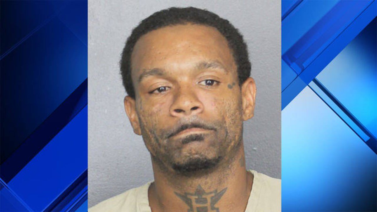 South Florida man accused of punching pregnant woman in face for calling mother a b**** bit.ly/2yr39Bd?utm_so… https://t.co/vvEecj2hwl