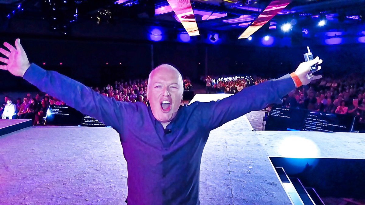 Teradata's tweet photo. Our fearless COO ⁦@ratzesberger⁩ captured from drone footage before he rocked the stage at #TAU18 and told us all to STOP buying analytics and #InvestInAnswers https://t.co/ZpnIFb3XkE