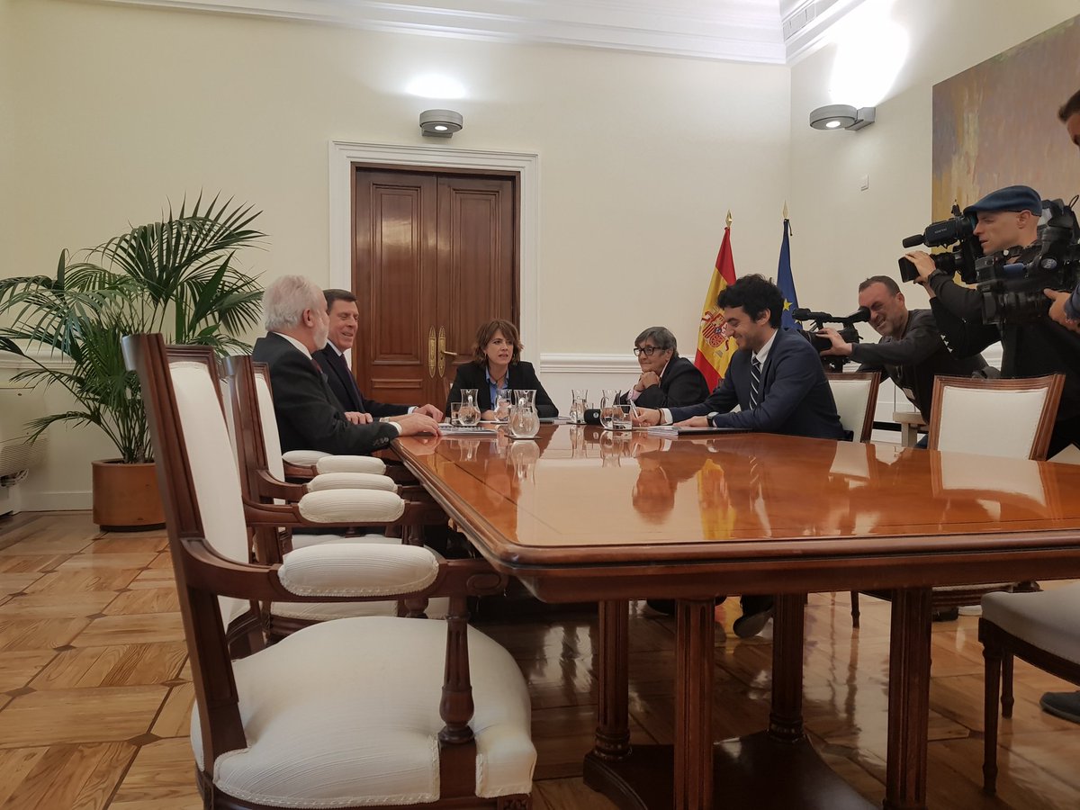 MTVerdiel's tweet photo. El Ministerio de Justicia esperará a que Tribunal Constitucionql resuelva los recursos contra la derogación inminente de la prisión permanenete revisable. El padre de Diana Quer agradece "el cambio de posición" de Dolores Delgado para no derogar en caliente. #ÚLTIMAHORA https://t.co/8xVmD3Y8Ib