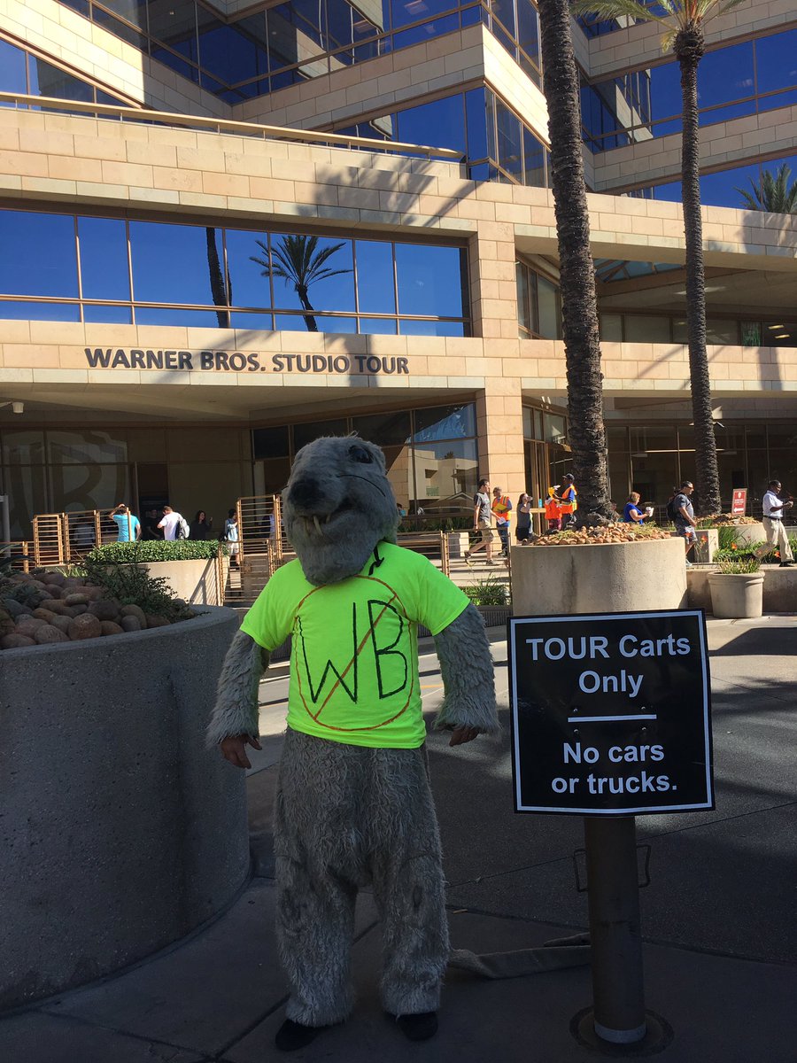 805RatBuster's tweet photo. @WarnerBrosEnt @WBHomeEnt @wbpictures Shame on you for hiring rat contractors! https://t.co/0VIiXdJRHZ