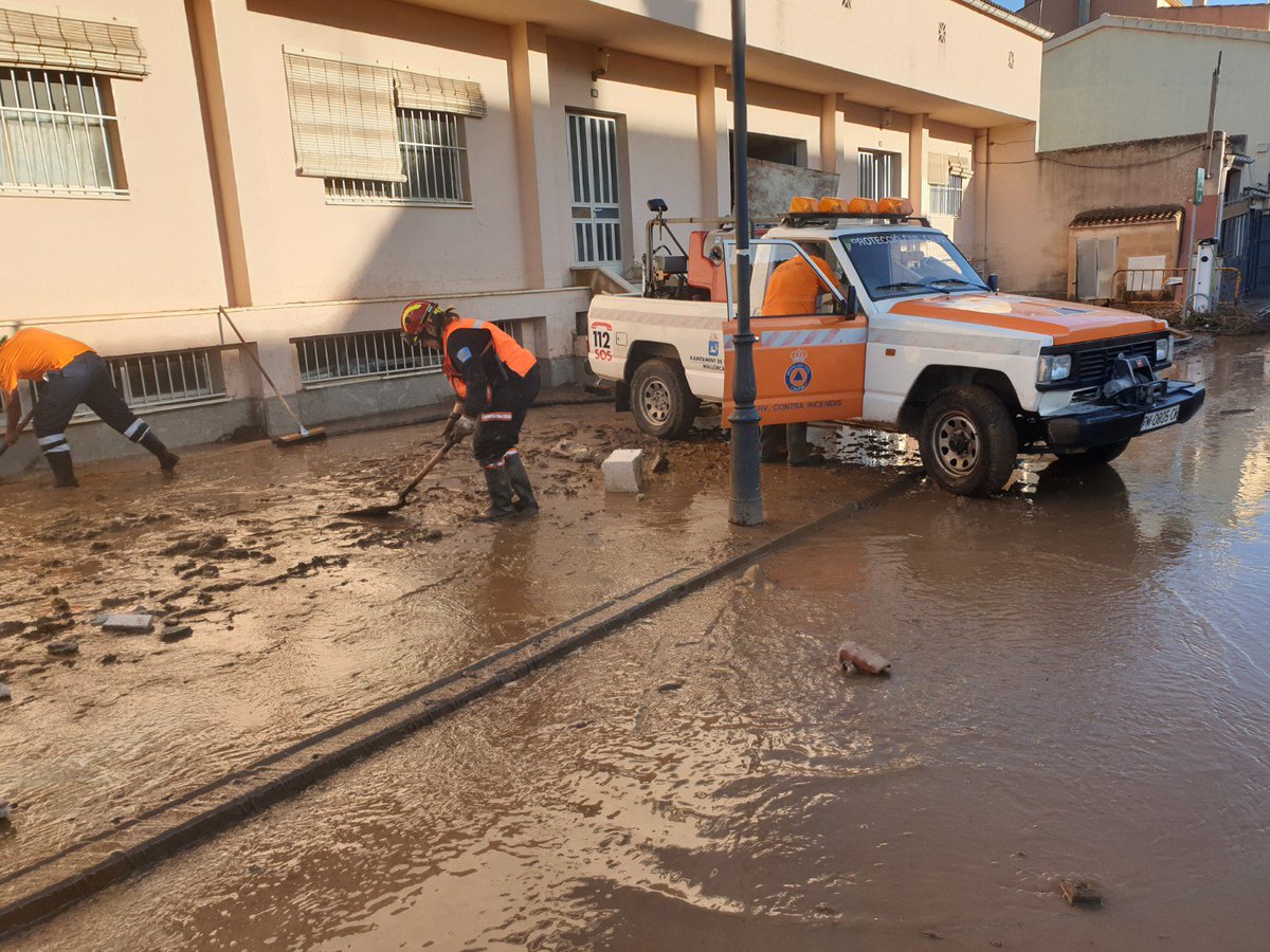 protecciocivil1's tweet photo. Ya tenemos 6 nuevas inscripciones en el nuevo ciclo de formación del voluntariado de Protección civil, si estás interesado o quieres pedir información ☎️ 606 710 486, no pierdas la oportunidad de ayudar a tu municipio y formar parte de los servicios de emergencia. https://t.co/ANNcw2uk8m