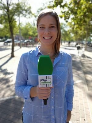 fdlaguardia's tweet photo. De lunes a viernes (12:00-13:55) en 
@canalsur las reporteras @_bearomero @Czumaquerogil @hachecristina @Sarah_WittG junto a @juanpe_a75 Enrique Parapar @digufe y @MiguelFotonium cuentan las historias de @vayamananacstv Actualidad, salud, consumo y crónica social. https://t.co/S76HAi9lEN