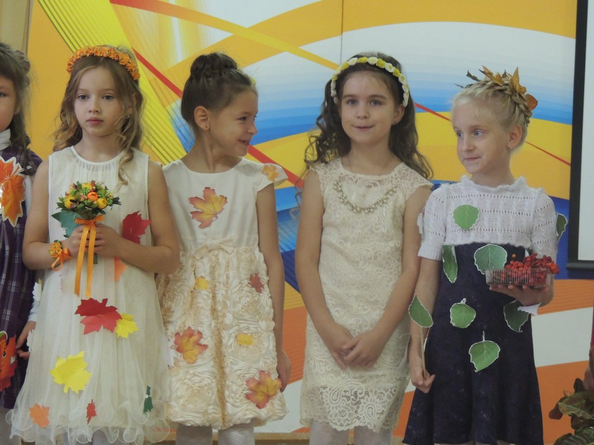 15 октября #сетеваяшкола109  начальная школа #Трёхгорный 109-ой школы г. Трёхгорного была заполнена волшебными феями осени. Девочки дефилировали в прекрасных нарядах, удивляя фантазией мамочек и поднимая настроение всем окружающим!#СетеваяШколаРосатома