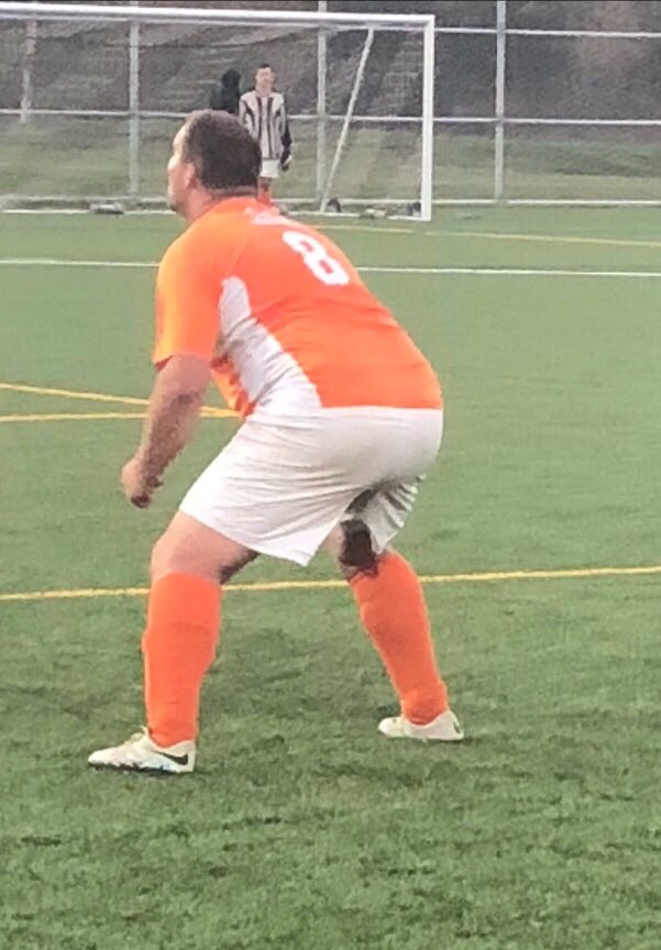 BigStev38734723's tweet image. Playing #semipro isn’t all glamour like some people think. Here is a action pic to prove just that  #grease #lessfriction #iranfaster #bigManprobs  #bigmess