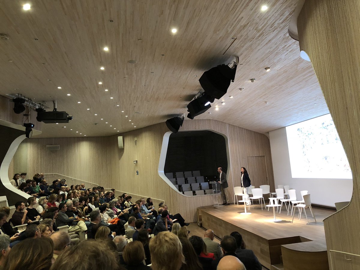 emilio_daz's tweet photo. En la presentación del libro colaborativo “Calmar la Educación” #calmaredu, de la Asociación @AbiertaEDU. https://t.co/UjwXOPxq09
