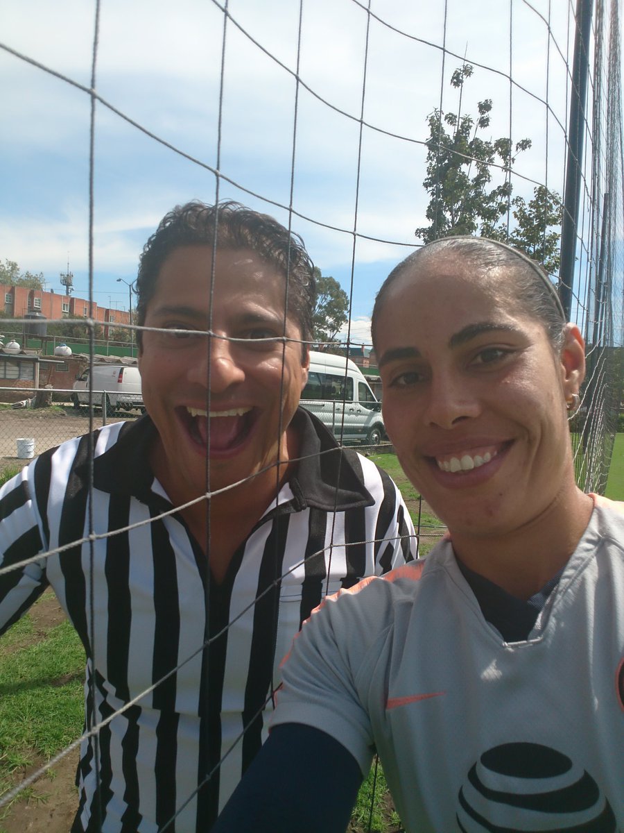 MarVceB's tweet image. Aqui casual codiandome con los comediantes.. 😜 #MVC6 ⚽ 🦅