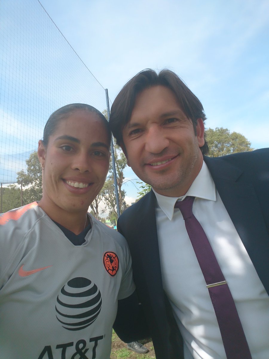 MarVceB's tweet image. Aqui casual codiandome con los comediantes.. 😜 #MVC6 ⚽ 🦅