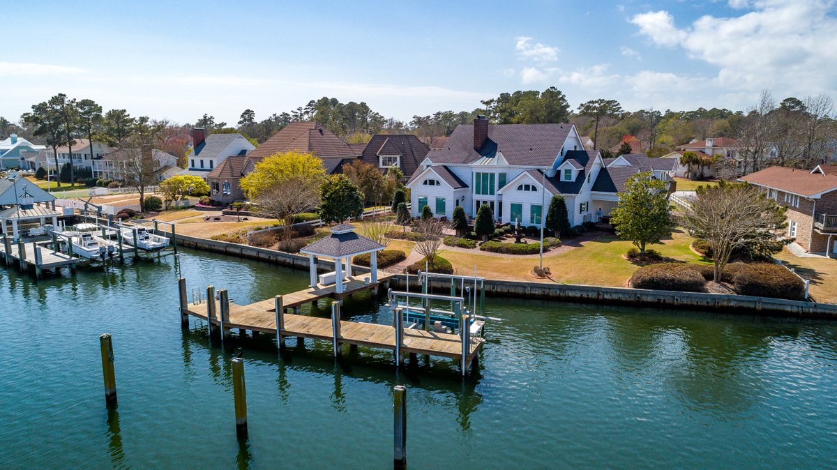 Landmark_SIR's tweet photo. #ListingSpotlight
121 S Spooners Street | $1,570,000 | https://t.co/AjXOmyhJSu
Water frontage is approximately 155 FT and will accommodate large vessels in addition to a large slip with lift and all concrete pilings! Do not miss this beautiful boater's life opportunity! https://t.co/AxwLI8Cr5e